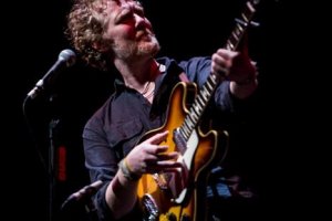 GLEN HANSARD 13